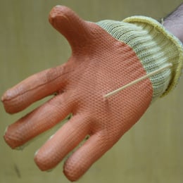 先端の尖った串は危険