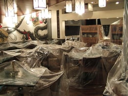 作業前の養生をしている様子