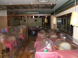 作業前の養生をしている様子