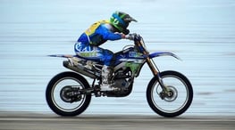 Damien Prévot pilote motocross professionnel roule pour LMC France leucémie myéloïde chronique Yamaska motors France kawazaki