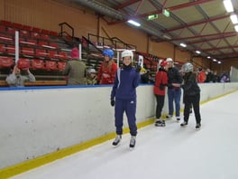 体育の授業でスケートリンクへ