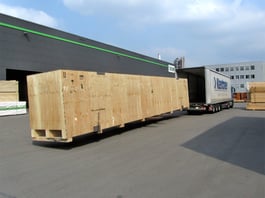 Verladung einer 13,6m langen Schwergutkiste