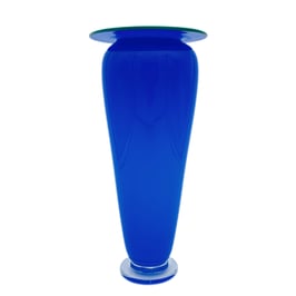 Blaue Kragenvase von Michel Bouchard