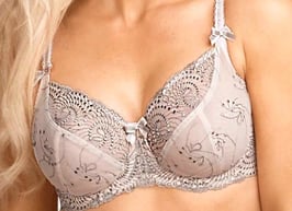 Nicole in Cloud Pink