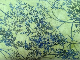 Blaue Äste auf grün, Batik, Hoffman Fabrics, 05275550212