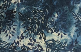 Nachtblau, Blätter, Batik, Hoffman Fabrics 05560050616