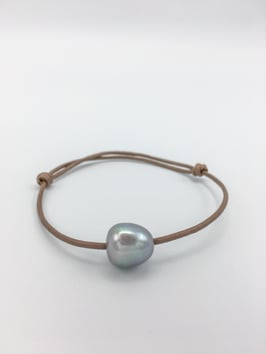 Armband mit barocker Süsswasserperle
