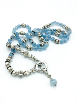 Aquamarin- und Silberkugelhalskette