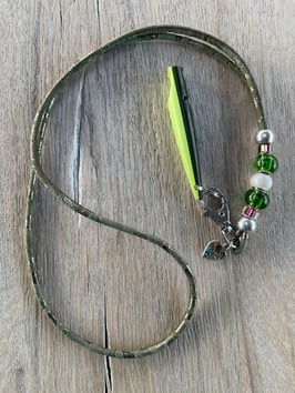 Damasco Leder grün mit grünen und Perlen Bead Klimbim Herz mit Pfötchen OHNE PFEIFE