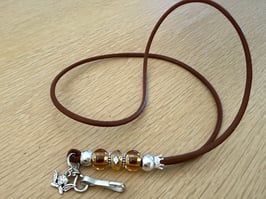 Glattleder rehbraun mit hellbraunen Beads Klimbim Engel