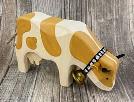 Trauffer 1020 Kuh 2 fressend Simmentaler