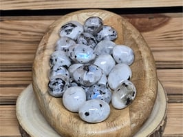 Regenbogen Mondstein Trommelstein min 8g #0196