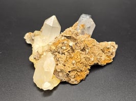 Bergkristall auf Sandrose 115g #533