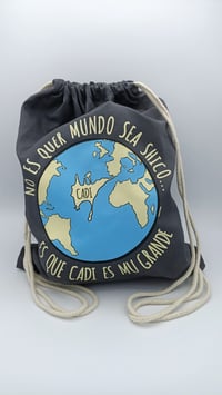 Mochila "No es quer mundo sea shico... es que Cadi es mu grande" SKaYLINE