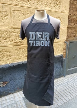 Delantal "Der tirón" negro