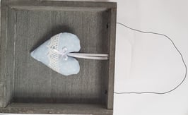 Herz im Rahmen mittel hellblau gepunktet