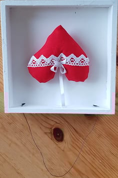 Herz im Rahmen gross rot uni