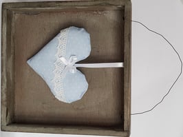 Herz im Rahmen gross hellblau gepunktet