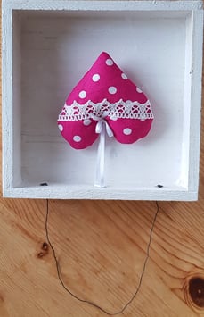 Herz im Rahmen mittel magenta gepunktet