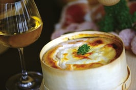 2. Boite de Mont-D'Or Chaude et ses accompagnements