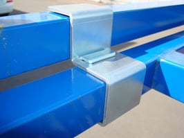 L-002　逆ネス　側面縦連結金具　Uタイプ