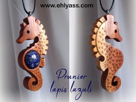 Amulette Grand Hippocampe en bois + Pierre