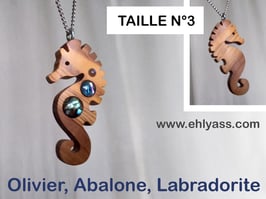 Amulette et pendentifs Hippocampes en bois + Pierres