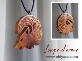 Amulette loup lune sculptée / gravée en relief