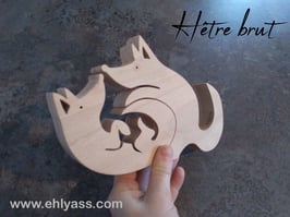 Sculpture 2 loups / renards jouant à peindre réalisée en chantournage