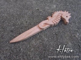 Coupe-papier Hippocampe en hêtre sculpté