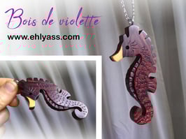 Amulettes Hippocampe sculptées (plusieurs bois)