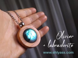 Amulette Blue Lagon LABRADORITE en bois et pierre