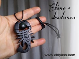 Amulette Scorpion en bois + Pierre