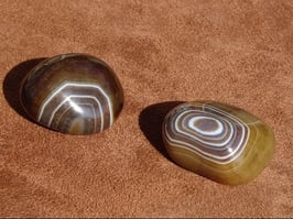 Onyx rubanée en pierres roulées