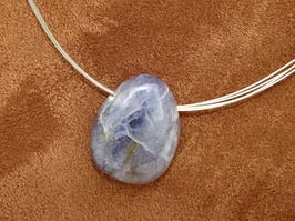 Iolite en pierres percées