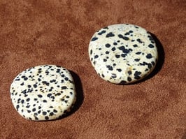 Jaspe dalmatien en palets roulés