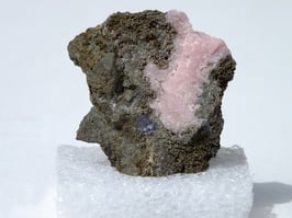 Rhodochrosite brute sur matrice