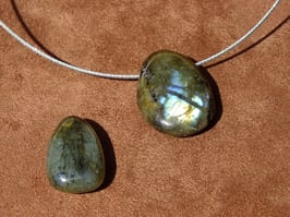 Labradorite en pierres percées