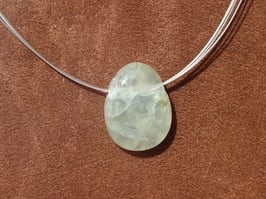 Préhnite en pierres percées