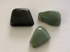 Jade néphrite en pierres roulées