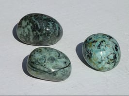 Turquoise africaine en pierres roulées