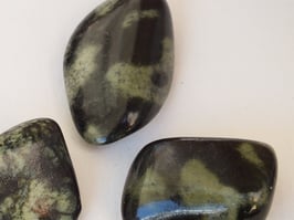 Serpentine chyta en pierres roulées