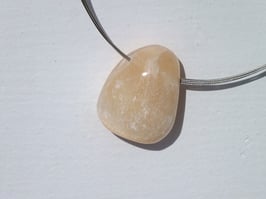 Sélénite orange en pierres percées