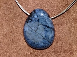 Dumortiérite en pierres percées