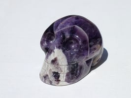 Crâne en améthyste chevron