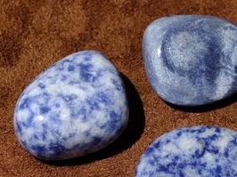 Quartz bleu en pierres roulées