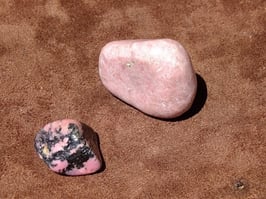 Rhodonite en pierres roulées