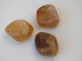 Calcite miel en pierres roulées