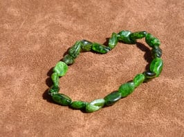 Bracelets en diopside verte (irréguliers)