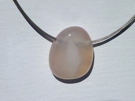 Calcédoine rose en pierres percées